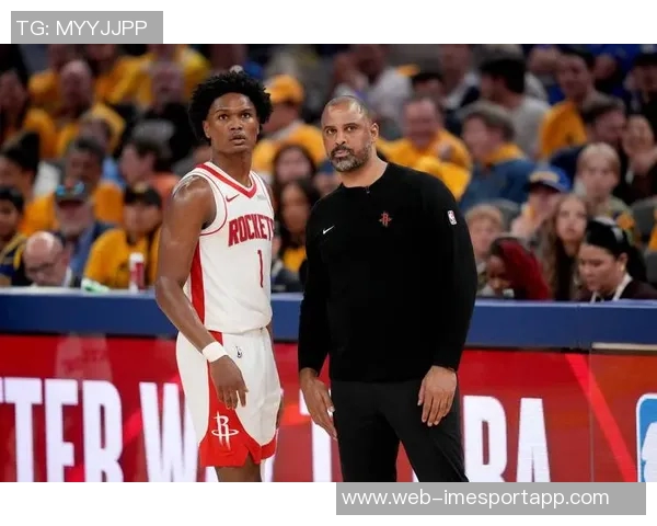 火箭队比赛稀缺令人怀念球迷期待球队重返赛场的热情与激情